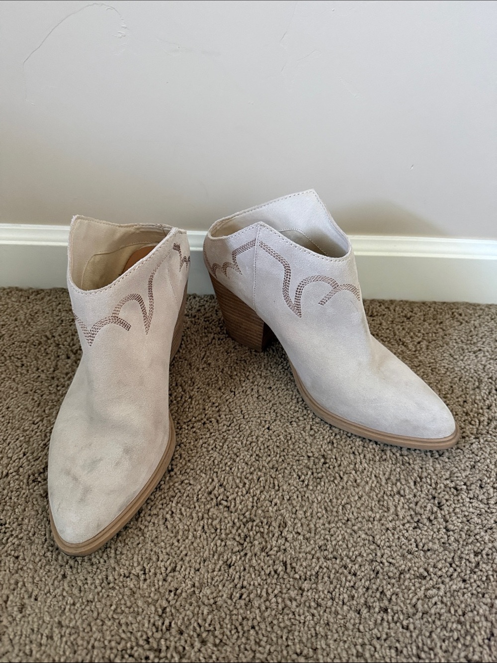 Dolce Vita | Cream Suede Western-Ankle Booties | Size 8.5 - Picture 1 of 4